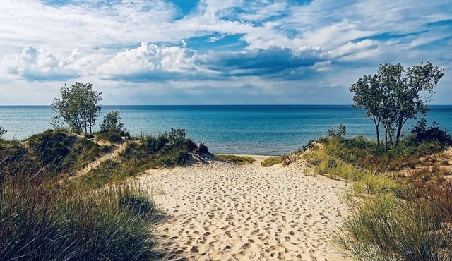 Lake Shore Beach House. Across The Alley From Our Stunning Beach