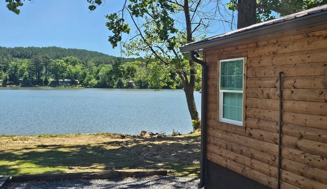 Lake Shore cottage-waterfront