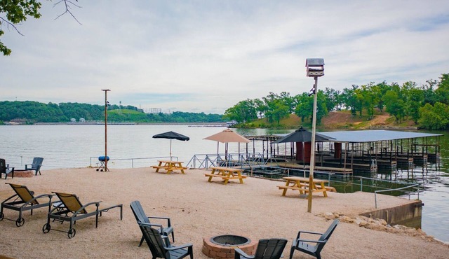 Lake Shore Fishing Cabins, 4 units together, boat slips/dock/ramp/fire pit, patio decks
