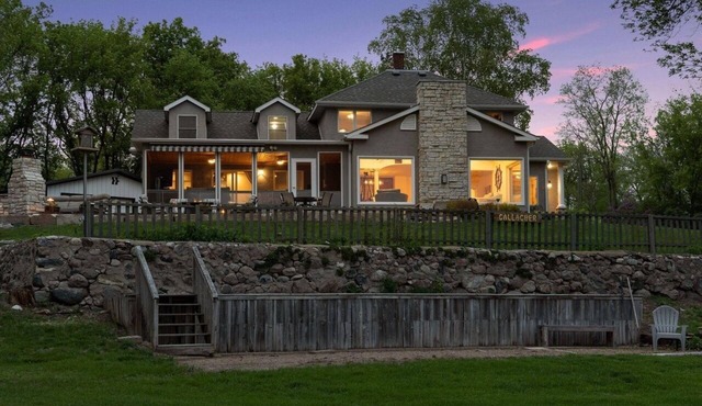 Lake Shore Living