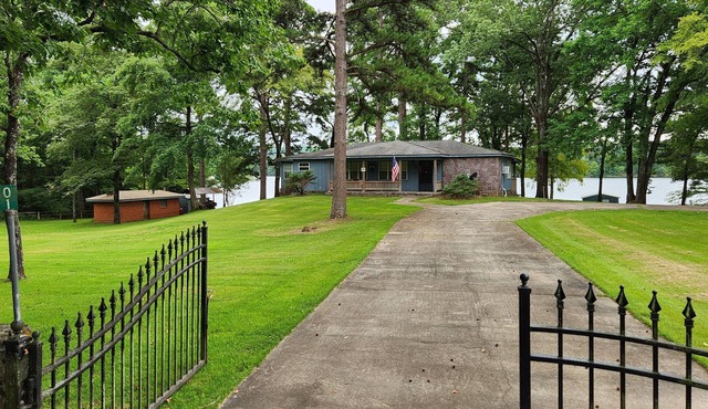 Lake Shore Retreat