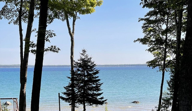 Lake Shore Stay- on the shore of Lake Michigan, Beaver Island, MI
