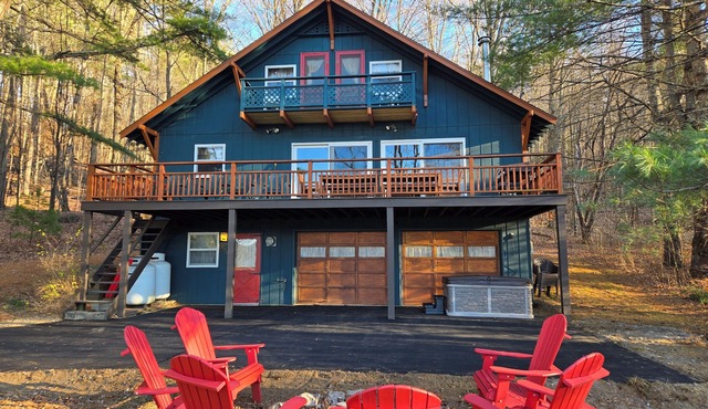 Lake side Chalet Brant Lake w/outdoor Hot Tubn