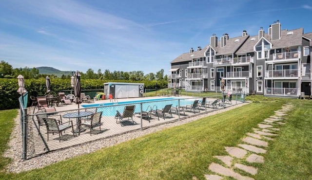Lake Side Condo Magog With Pool