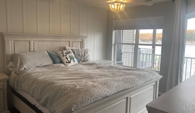 Lake side condo with amazing views!