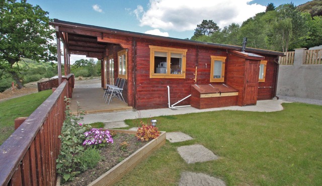 Lake side log cabin peacefully situated and each enjoying fabulous lake views.