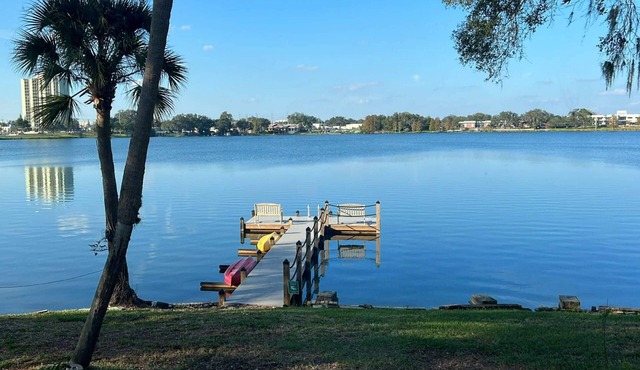 Lake Silver Retreat – Waterfront Pet Friendly Home w/Dock, Kayaks & Legoland-Themed Room!