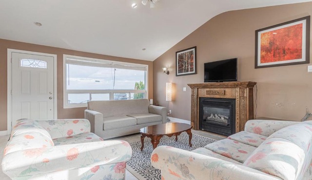 Lake Simcoe waterfront cottage