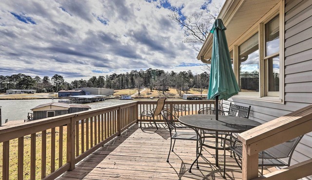 Lake Sinclair Cottage with Deck & Boat Dock!