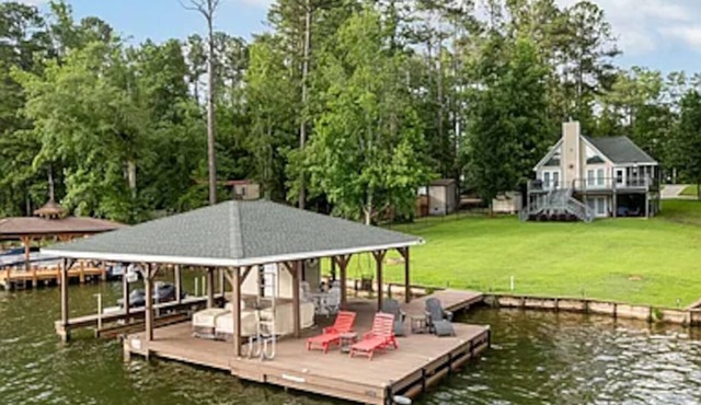 Lake Sinclair Escape - boathouse, 4 bedroom