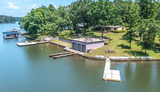 Lake Sinclair Getaway + Rooftop Patio