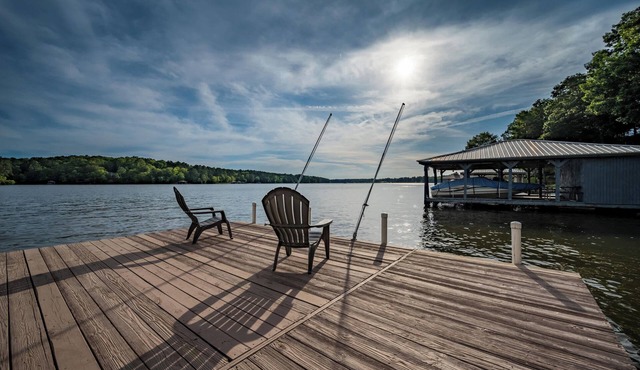 Lake Sinclair Home: Waterfront, Dock & Fire Pit!