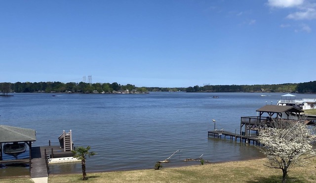 Lake Sinclair retreat with Boat Dock, Waterslide and BIG Views!