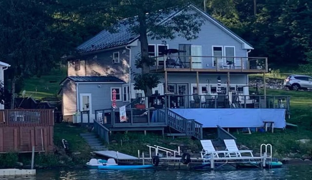 Lake Spirit-Lakefront-Hot tub-Pet friendly-Boats