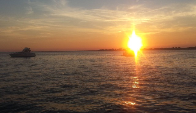 Lake St.Clair Canal Home nw/Pontoon/Jet Ski'snPerfect for Families/Fishermen