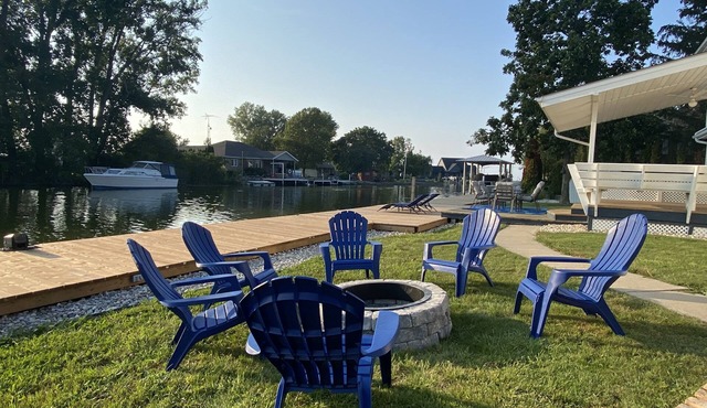 Lake St. Clair Waterfront Cottage | Hot Tub Games Room Family Retreat for 8–12