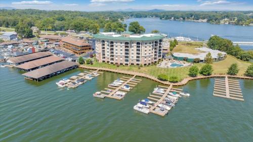 Lake Stardust - Condo with pool ! Pet friendly