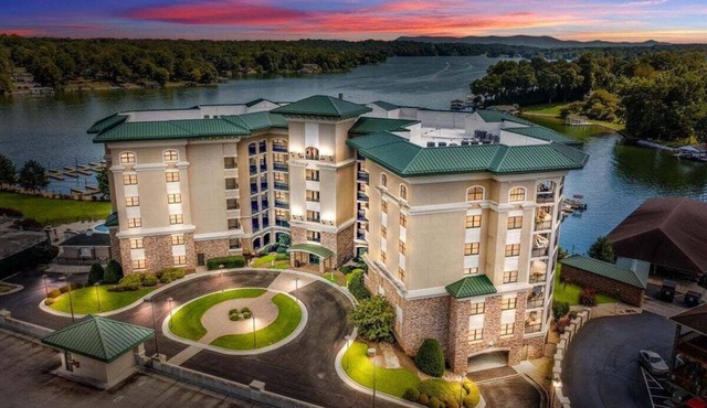 Lake Stardust - Condo with pool ! Pet friendly