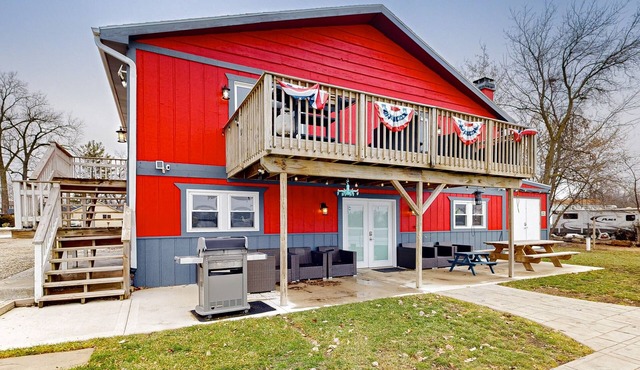 Lake stay with boat launch, W/D, & AC