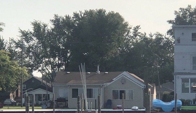 Lake StClair Belvedere bay hot tub 2 boat wells fishing paddle boards, kayak