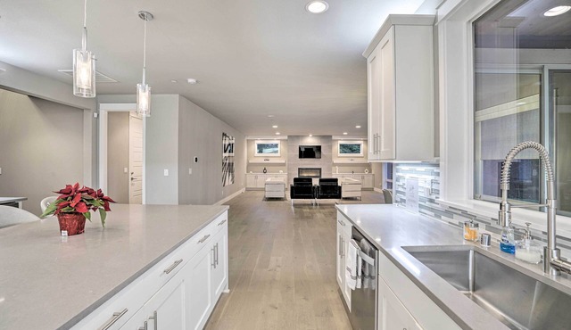 Lake Stevens Estate w/ Sauna & Hot Tub