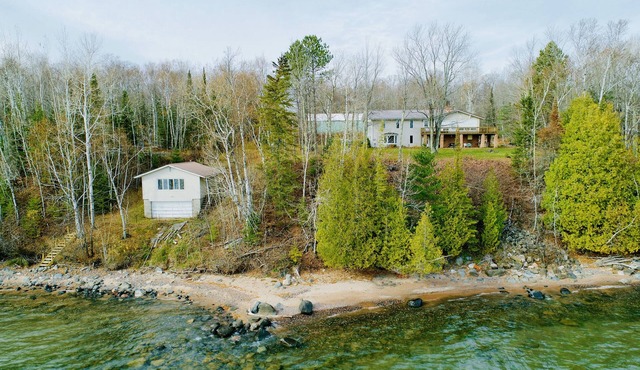 Lake Superior Beach Haven with Large LakeHouse