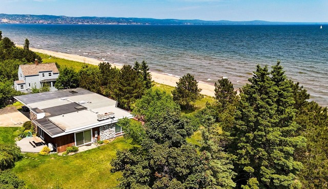 Lake Superior Beach House: Kayaks Provided