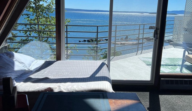 Lake Superior Beachfront Guesthouse