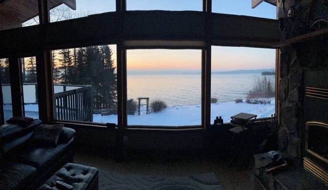 Lake Superior Cottage with Million dollar view - 3 +1 bedrooms and 2 car garage