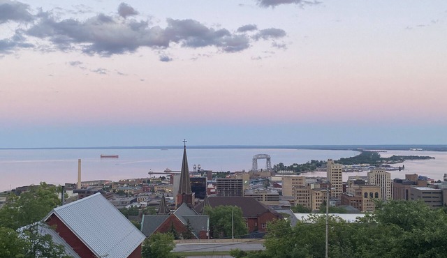 Lake Superior Panoramic View! Comfortable Spaces, Deck, Gourmet Kitchen & more!