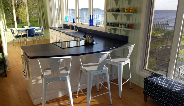 Lake Superior Retreat - enjoy sunrises, beach days, and wedding celebrations!