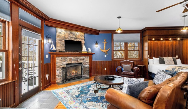 Lake Superior Suite | Jacuzzi & Sauna