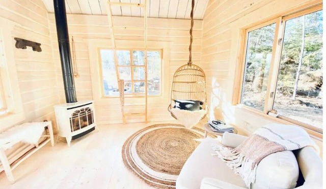 Lake Superior Views w/Sauna - Near GM + Dog Friendly. 1min Walk to Beach.