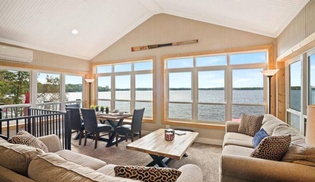 Lake Sylvia Cabin - Stunning Waterfront Views