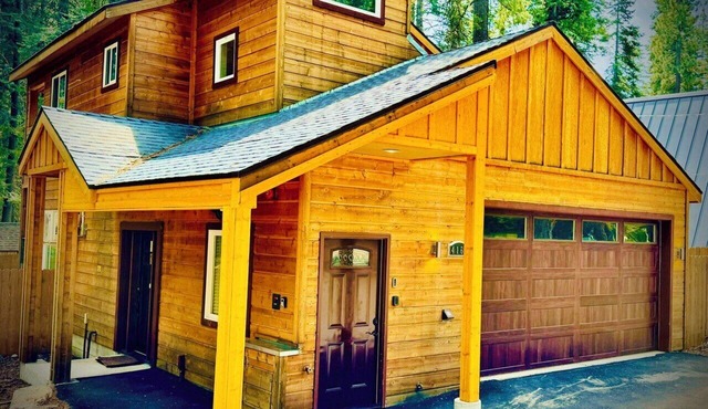 Lake Tahoe W. Shore Cabin, Tahoe Pines/Homewood, Sleeps 8-10, Hottub, Wifi, Cabl