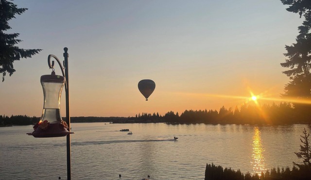 Lake Tapps Custom Waterfront 2 bedroom 2 bathroom house