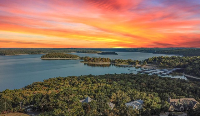 Lake Tenkiller Retreat