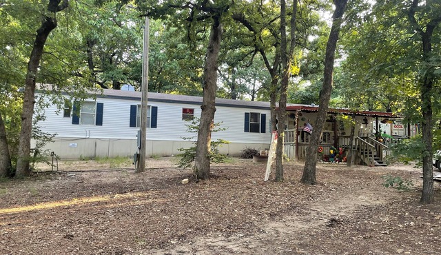 Lake Texaoma 3-bedroom house two bath only a mile from the beach or boat ramps.