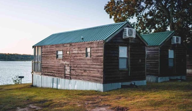 Lake Texoma Cedar Cabin