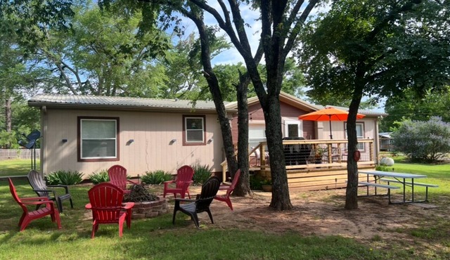 Lake Texoma RetreatnSleeps 9 FirenPit 2mi to Marina