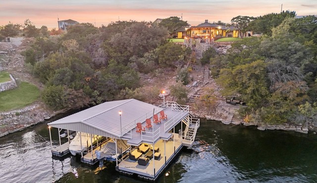Lake Therapy: 5 Bedroom/5 Bath Home with Dock!