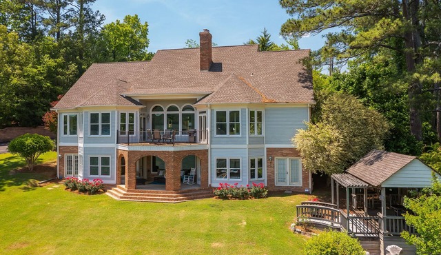 Lake Therapy: 5 BR, 4.5 BA House in Crane Hill, Sleeps 18