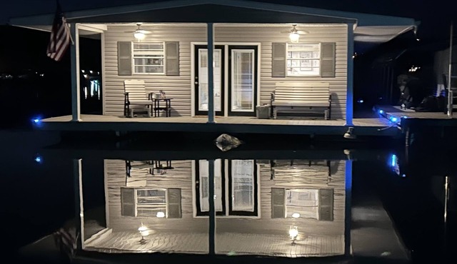 Lake Therapy at Norris Lake. Wake up floating on the water, pontoon included.