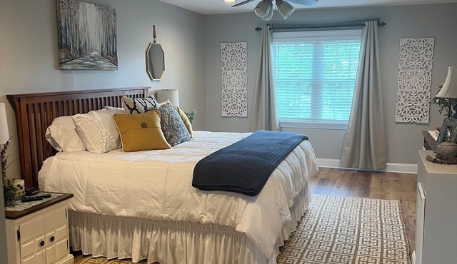 Lake Tillery Waterfront home with Kayaks, paddle board and paddle boat!