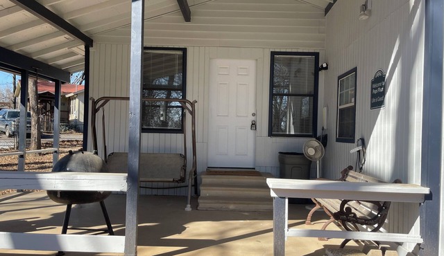Lake time getaway blocks from Lake Texoma. Boat Launch 4 blocks -Pet Friendly