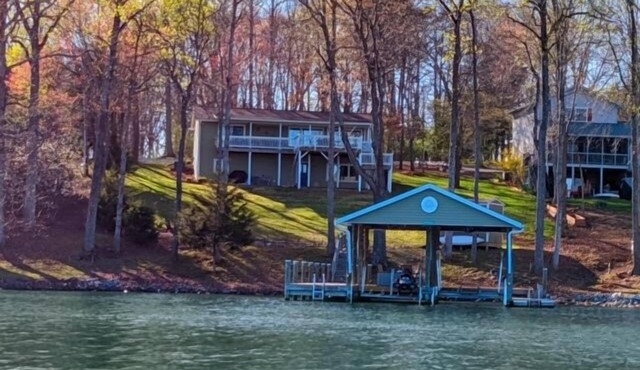 LAKE TIME: Pet friendly, beautifully furnished classic lake home with gentle lot, deep water, and mountain view. Ping ping, foosball and kayaks included.