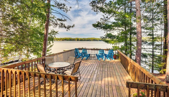 Lake Tomahawk Fall Retreat w/Foliage & Lake Views