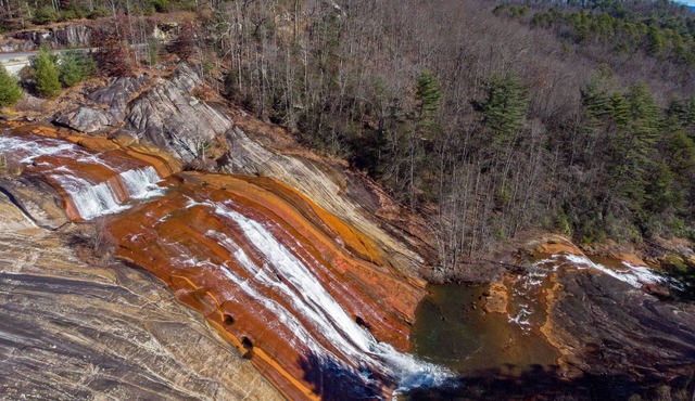Lake Toxaway Falls: Waterfall Views, Luxury Condo, minutes from hiking!
