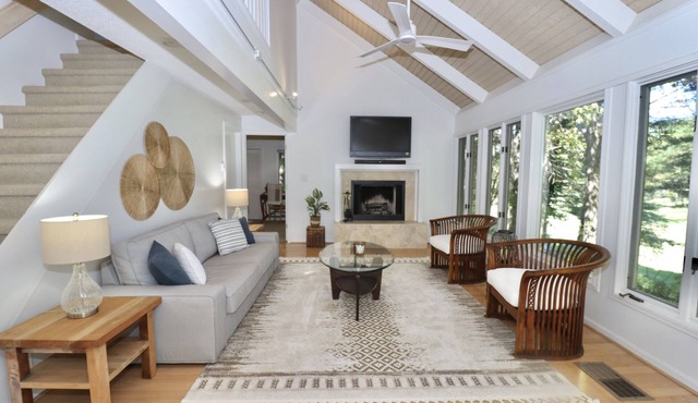 Lake Toxaway Golf Course/Walk to Marina! 4 Bedrooms, 4 Bathrooms $350/night