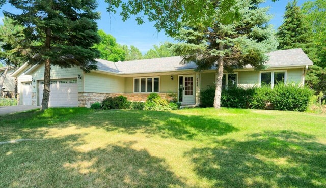 Lake trail access, shops nearby, serene home